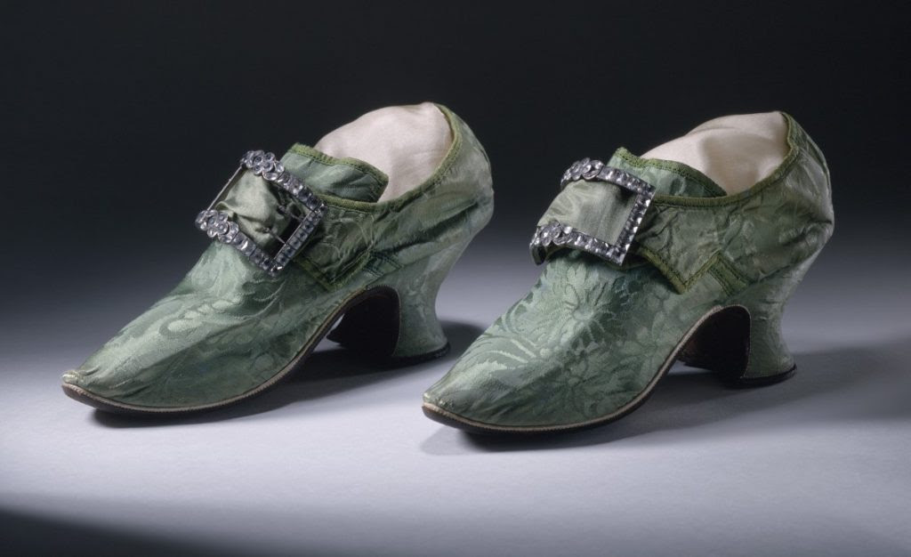 کفش های پاشنه دار چه زمانی اختراع شدند؟